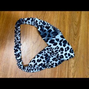 Black and white cheetah print headband